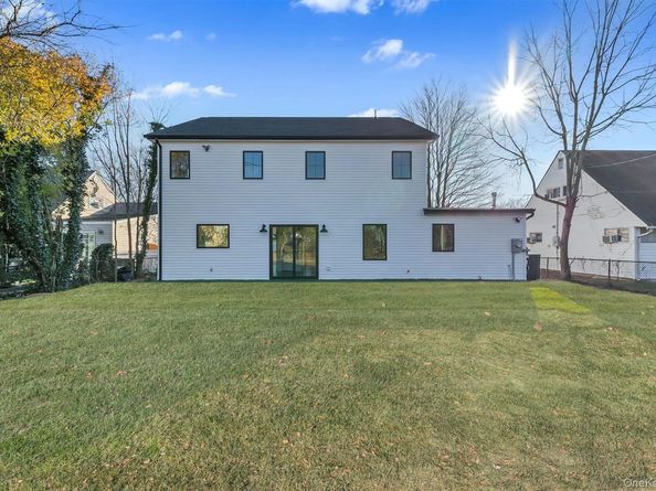 24 Rim Lane, Hicksville NY 11801