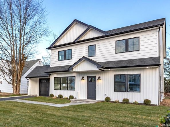 24 Rim Lane, Hicksville NY 11801