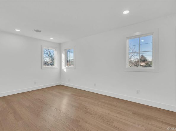 24 Rim Lane, Hicksville NY 11801