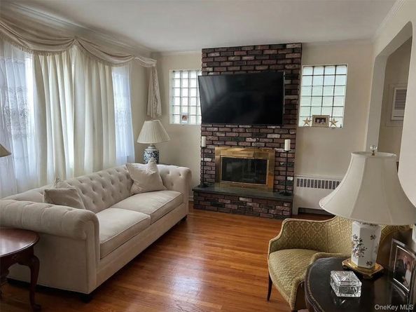 21 Oceanview Avenue, Valley Stream NY 11581