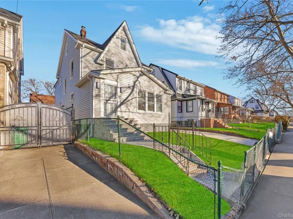 100-35 204th Street, Hollis NY 11423