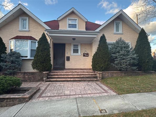 4020 249th Street, Little Neck NY 11363