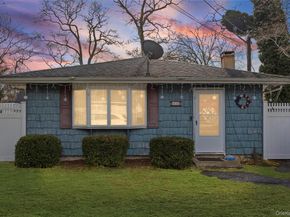 40 Fairview Drive, Shirley NY 11967