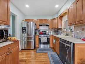 11 Crescent Street, Oyster Bay NY 11801