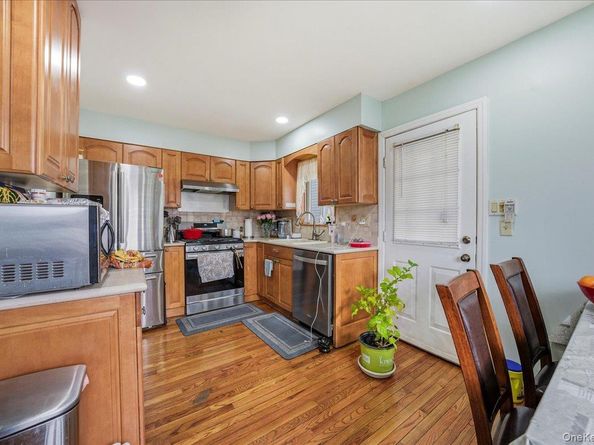 11 Crescent Street, Oyster Bay NY 11801