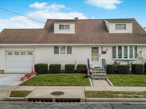 11 Crescent Street, Oyster Bay NY 11801