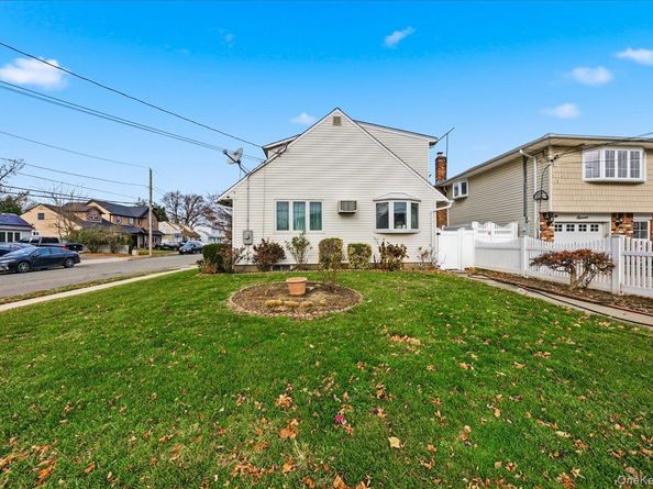 11 Crescent Street, Oyster Bay NY 11801