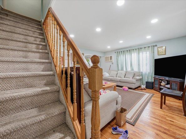 11 Crescent Street, Oyster Bay NY 11801