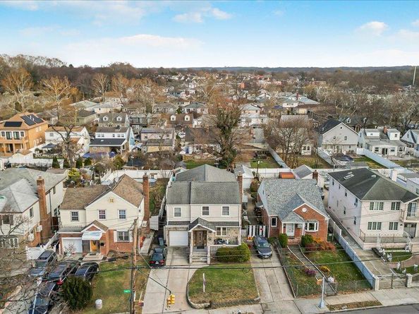 11 Crescent Street, Oyster Bay NY 11801