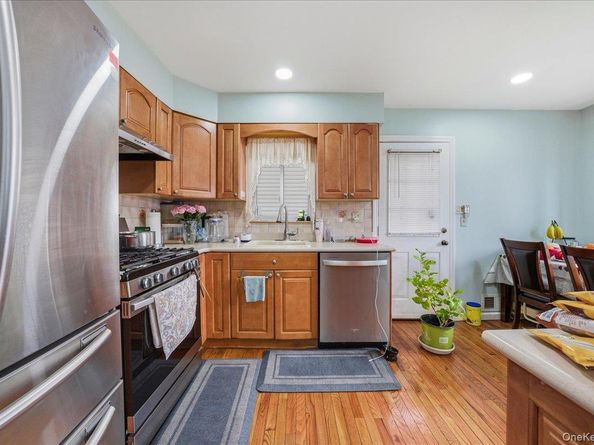 11 Crescent Street, Oyster Bay NY 11801