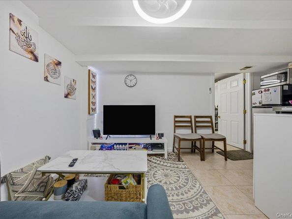 11 Crescent Street, Oyster Bay NY 11801