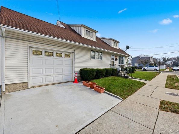 11 Crescent Street, Oyster Bay NY 11801