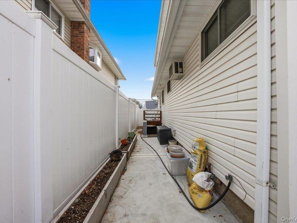 11 Crescent Street, Oyster Bay NY 11801