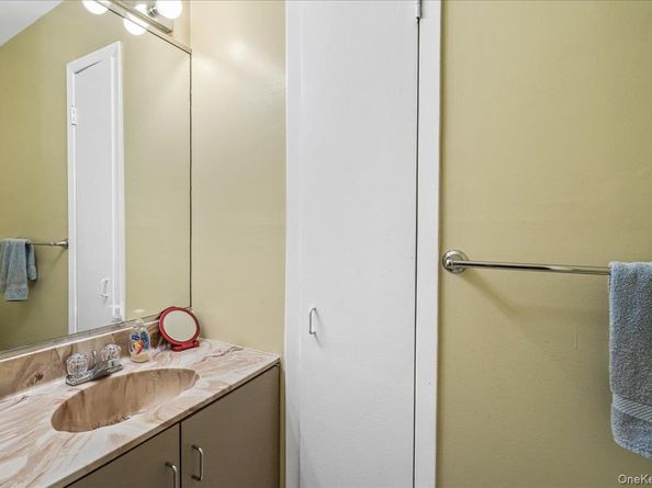 1329 Broadway Q10, Hewlett NY 11557