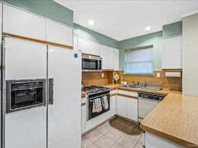 1329 Broadway Q10, Hewlett NY 11557