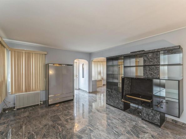 1119 Theodora Street, Franklin Square NY 11010