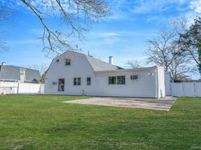 20 Matsunaye Drive, Medford NY 11763