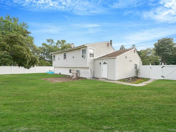 83 Chapel Hill Drive, Brentwood NY 11717