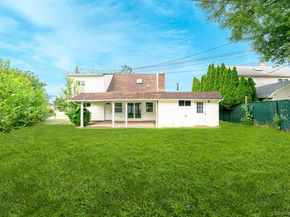 33 Ball Park Lane, Hicksville NY 11801