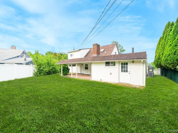 33 Ball Park Lane, Hicksville NY 11801