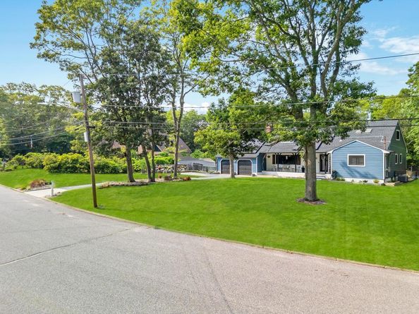 17 Woodcrest Drive, East Moriches NY 11940