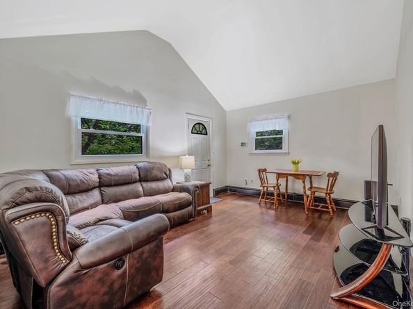 7 1st Street, Nesconset NY 11767