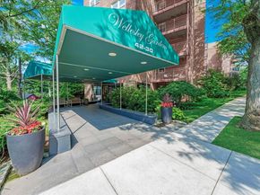 42-30 Douglaston Parkway 3L, Douglaston NY 11363