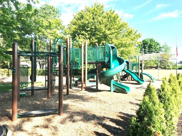 42-30 Douglaston Parkway 3L, Douglaston NY 11363