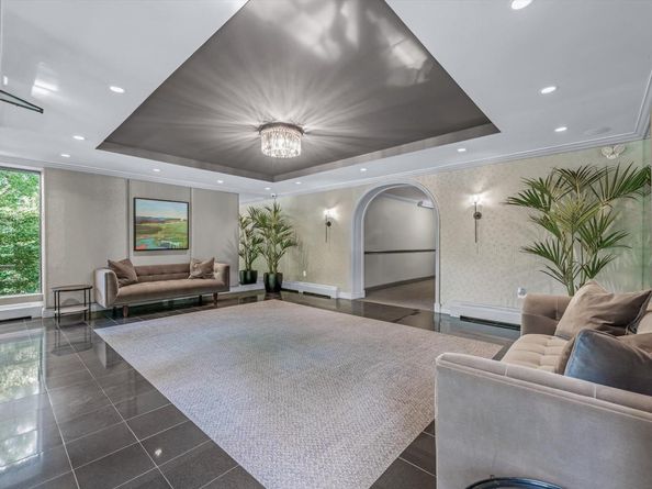 42-30 Douglaston Parkway 3L, Douglaston NY 11363