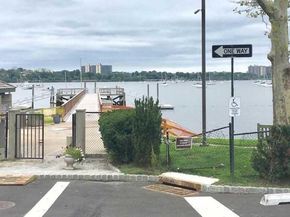 42-30 Douglaston Parkway 3L, Douglaston NY 11363