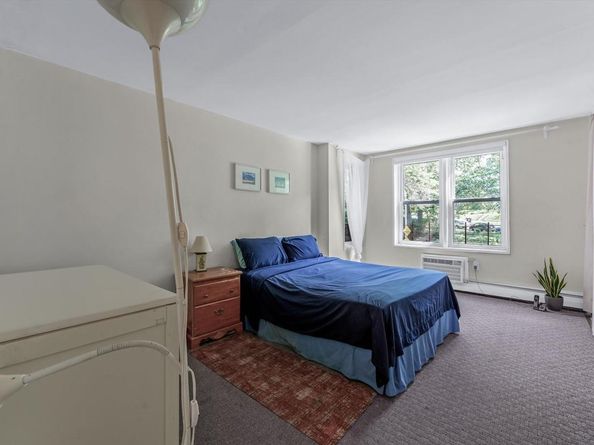 42-30 Douglaston Parkway 3L, Douglaston NY 11363