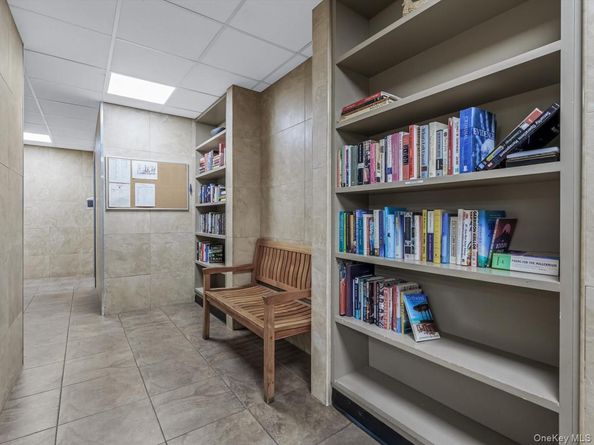 42-30 Douglaston Parkway 3L, Douglaston NY 11363