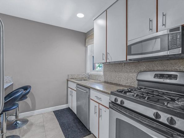 42-30 Douglaston Parkway 3L, Douglaston NY 11363