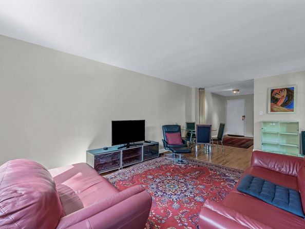 42-30 Douglaston Parkway 3L, Douglaston NY 11363