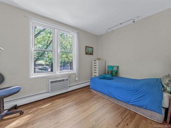 42-30 Douglaston Parkway 3L, Douglaston NY 11363