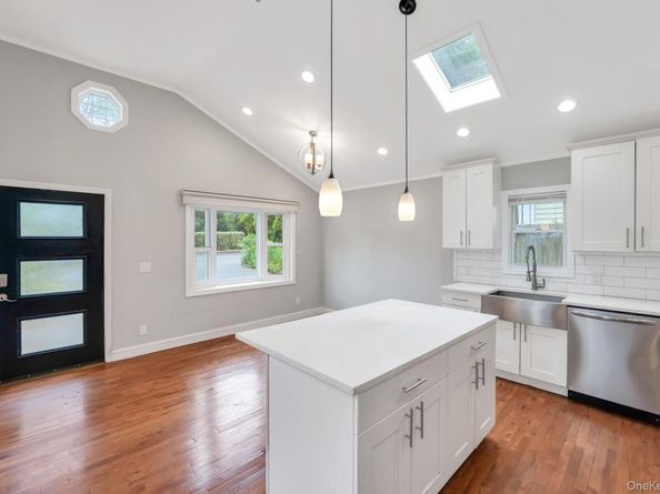 30 Harding Road, Ronkonkoma NY 11779