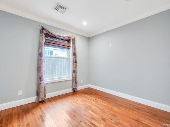 30 Harding Road, Ronkonkoma NY 11779