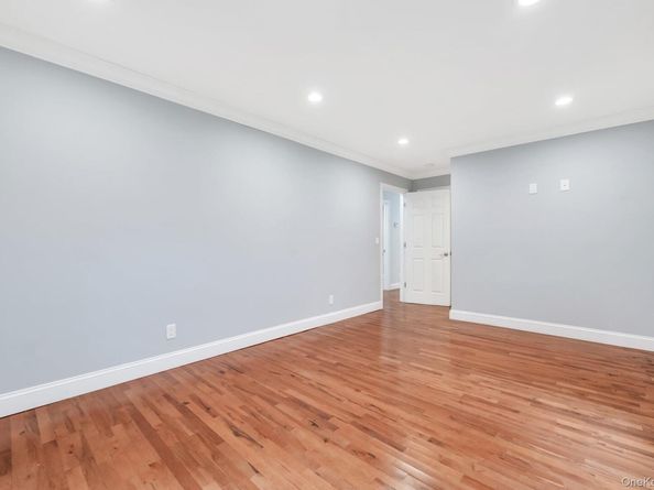 30 Harding Road, Ronkonkoma NY 11779