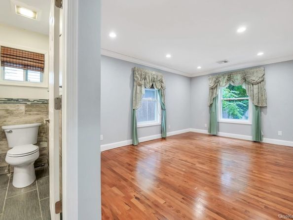 30 Harding Road, Ronkonkoma NY 11779