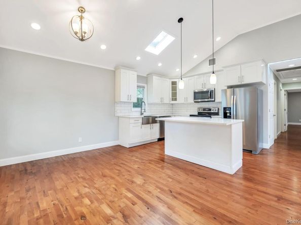30 Harding Road, Ronkonkoma NY 11779