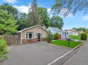 30 Harding Road, Ronkonkoma NY 11779