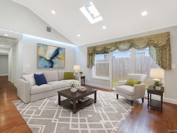 30 Harding Road, Ronkonkoma NY 11779