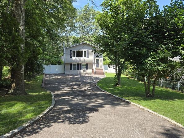 187 Carleton Drive E, Shirley NY 11967