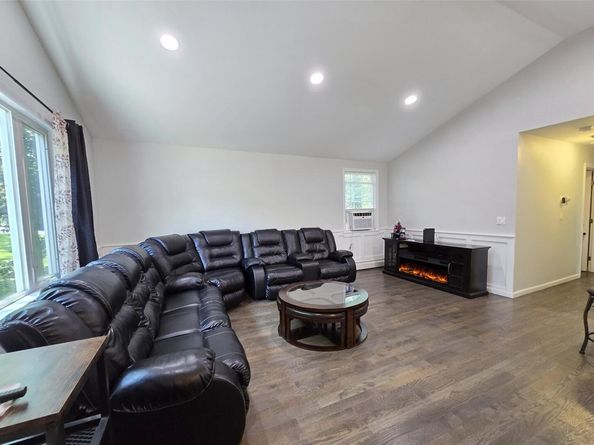 187 Carleton Drive E, Shirley NY 11967