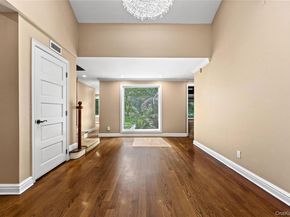 18 Locust Lane, Roslyn Heights NY 11577