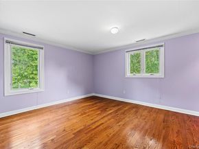 18 Locust Lane, Roslyn Heights NY 11577