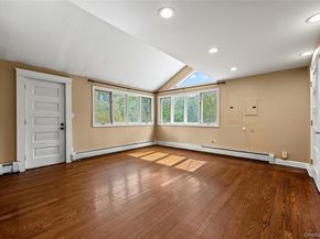 18 Locust Lane, Roslyn Heights NY 11577