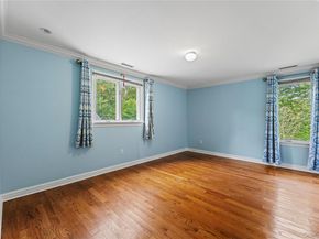 18 Locust Lane, Roslyn Heights NY 11577
