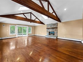 18 Locust Lane, Roslyn Heights NY 11577
