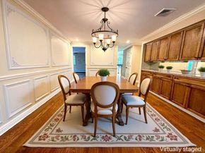 18 Locust Lane, Roslyn Heights NY 11577